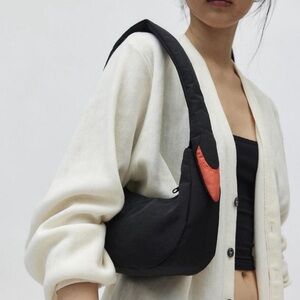 BAGGU Black and Red Accent Shoulder Bag